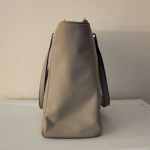 Kate Spade Tote Bag w/Free Kate Spade Earrings - Picture 5 of 16